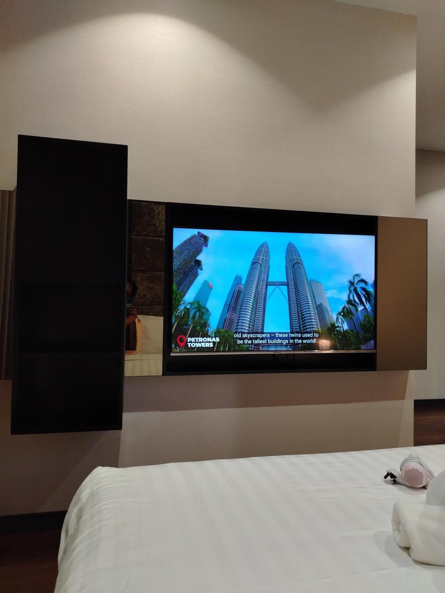 8 Kia Peng Suites Klcc By Luna Kuala Lumpur Extérieur photo